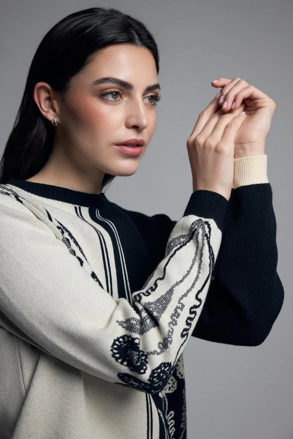 Tinta Black and White Embroidered Pullover