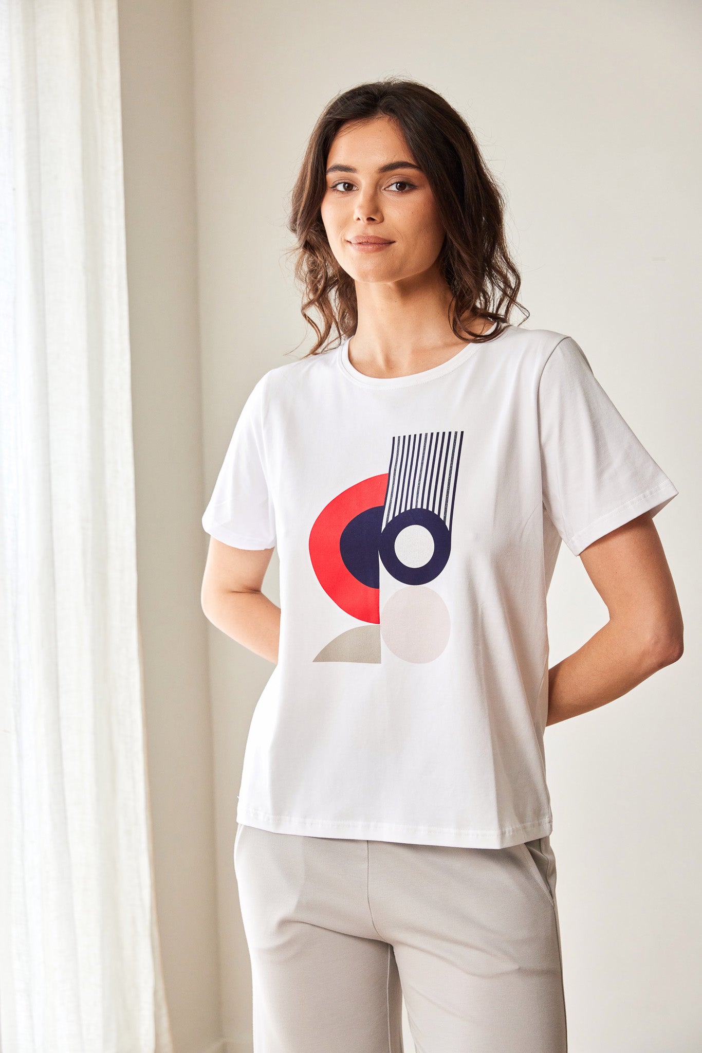 Peruzzi White and Navy Circle Top