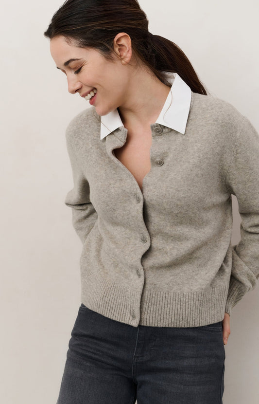 YAYA Cardigan with detachable collar and button closure