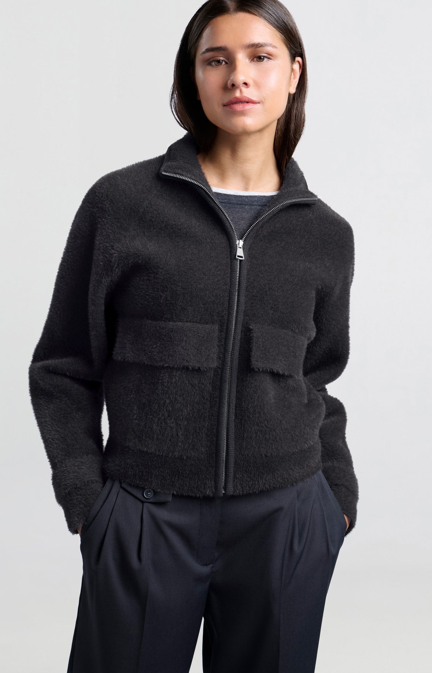 Knitted black coat with long sleeves, zipper and pockets