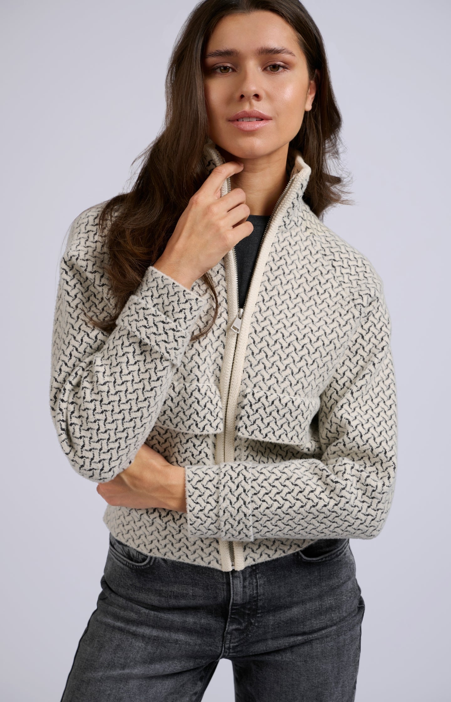 Knitted jacket with a woven print, long sleeves and zipper