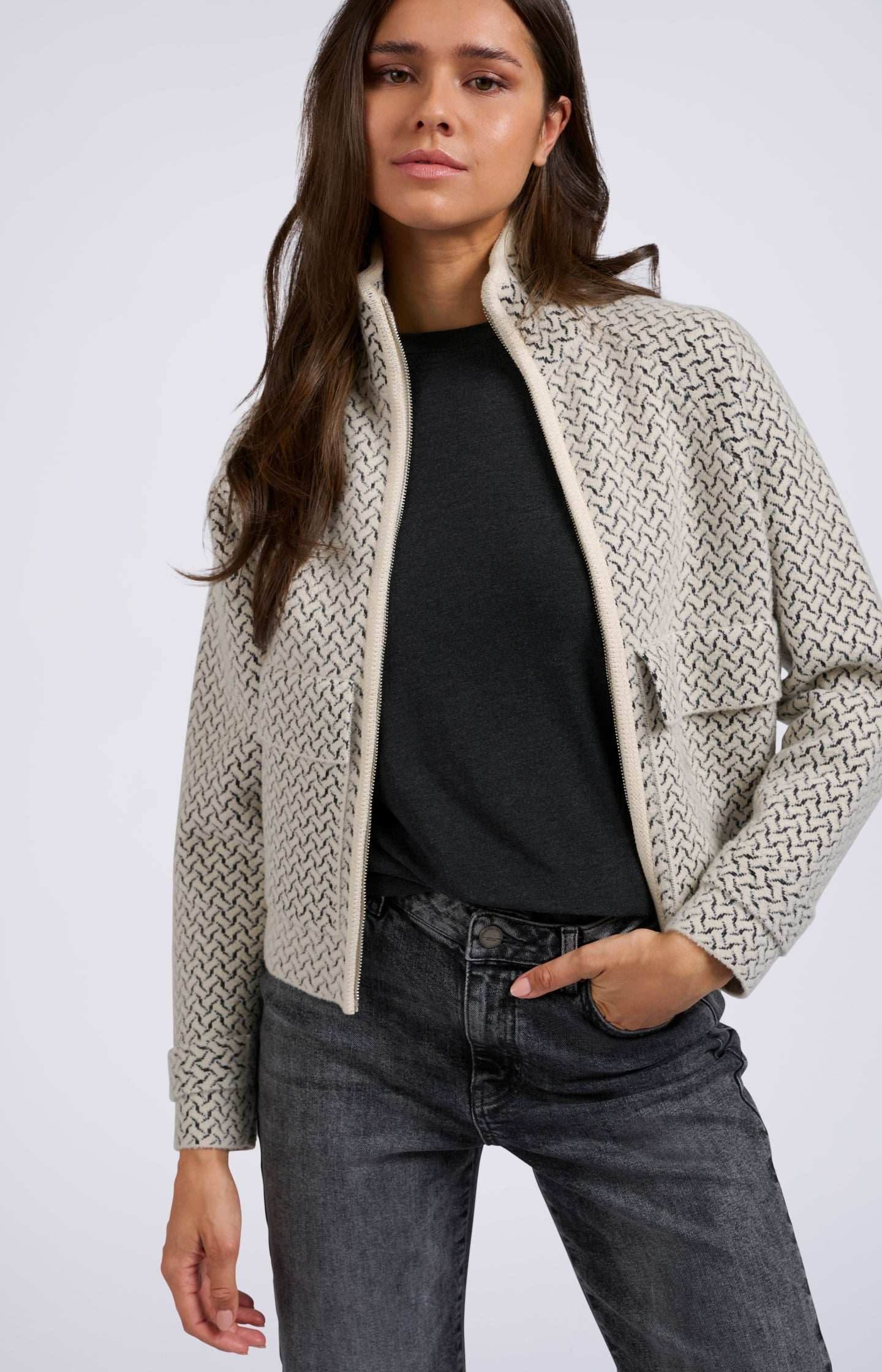 Knitted jacket with a woven print, long sleeves and zipper