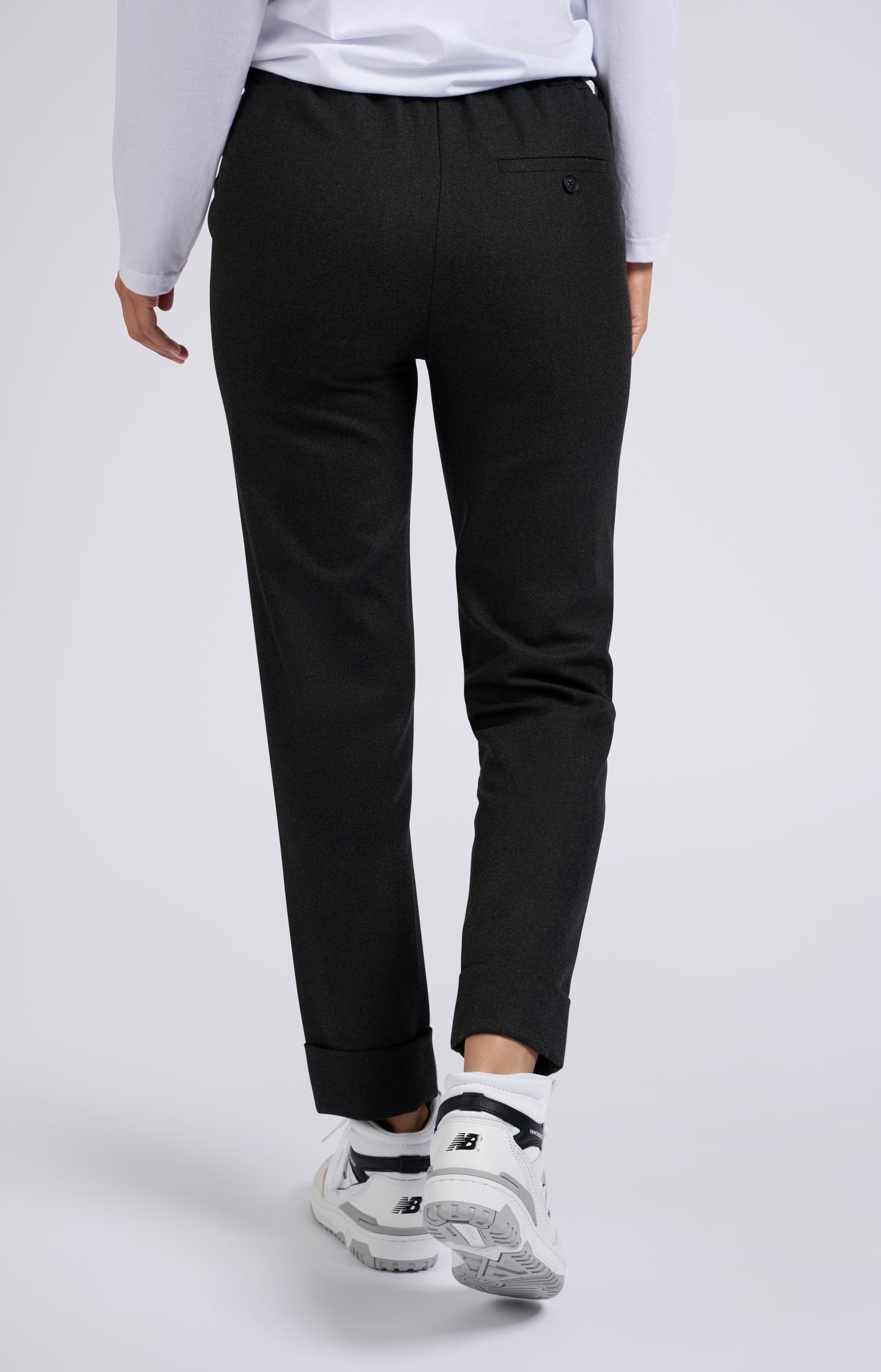 Pants with elastic waist, pockets and turned-up hem