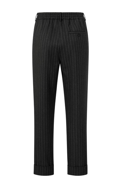 Pants with pinstripes, elastic waist and pockets