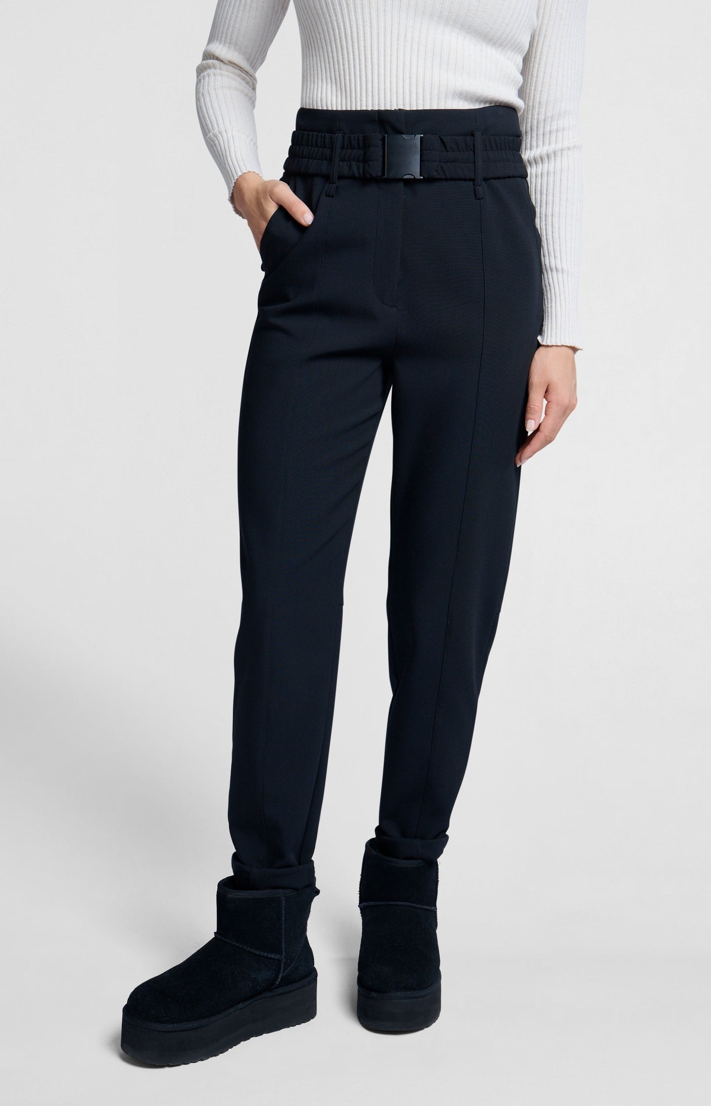 Woven pants with high waist and straight legs